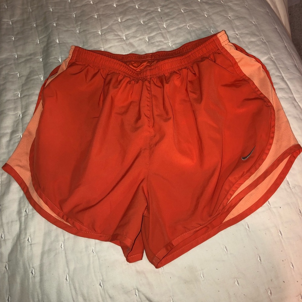 NIKE SHORTS SIZE LARGE